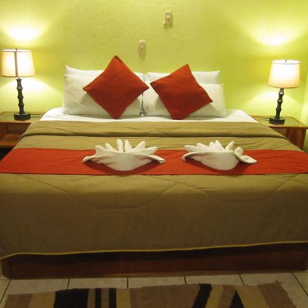 Hotel Jaguar Inn Tikal Buitenkant foto