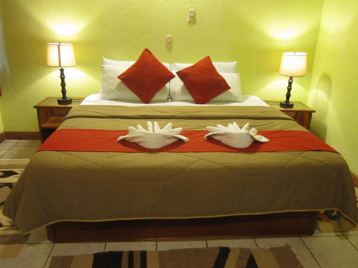 Hotel Jaguar Inn Tikal Buitenkant foto