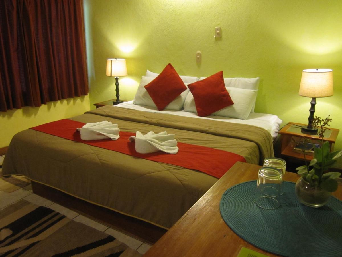 Hotel Jaguar Inn Tikal Buitenkant foto