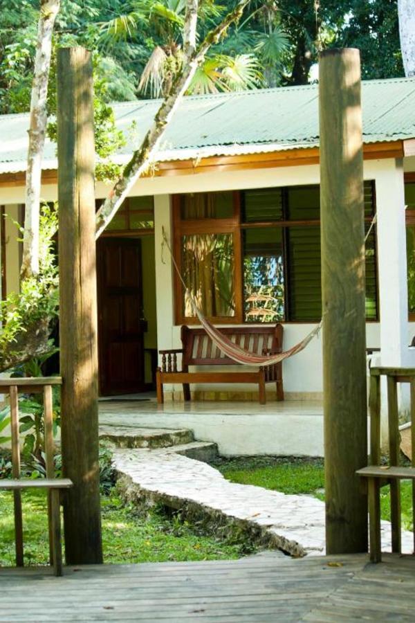 Hotel Jaguar Inn Tikal Buitenkant foto