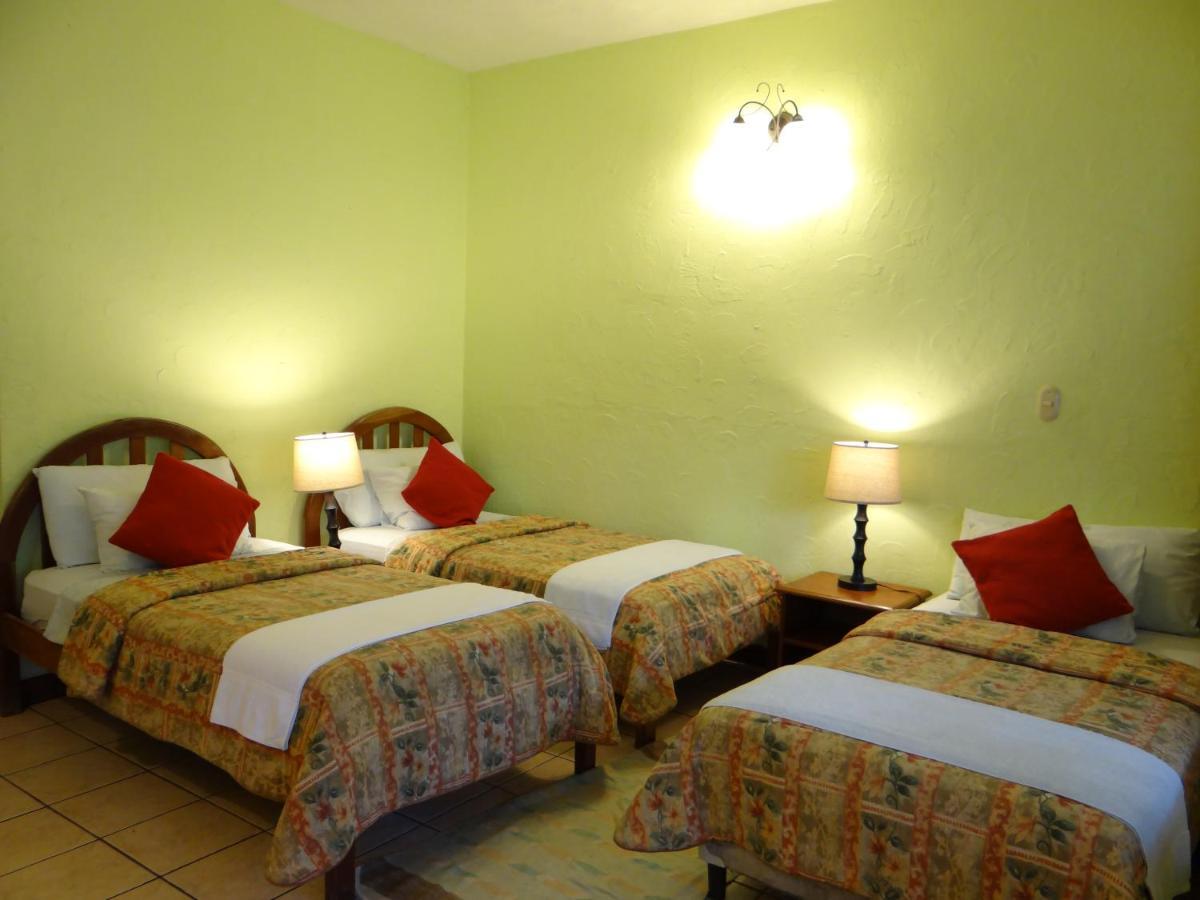 Hotel Jaguar Inn Tikal Buitenkant foto