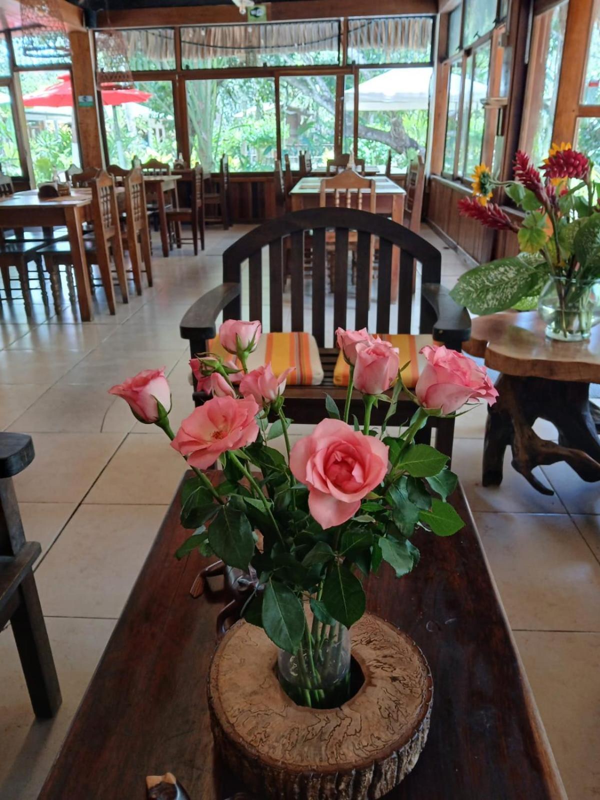 Hotel Jaguar Inn Tikal Buitenkant foto