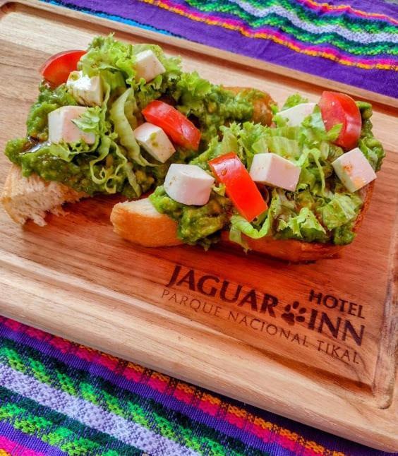 Hotel Jaguar Inn Tikal Buitenkant foto