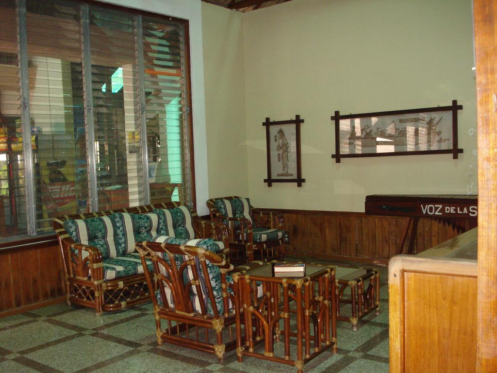 Hotel Jaguar Inn Tikal Buitenkant foto