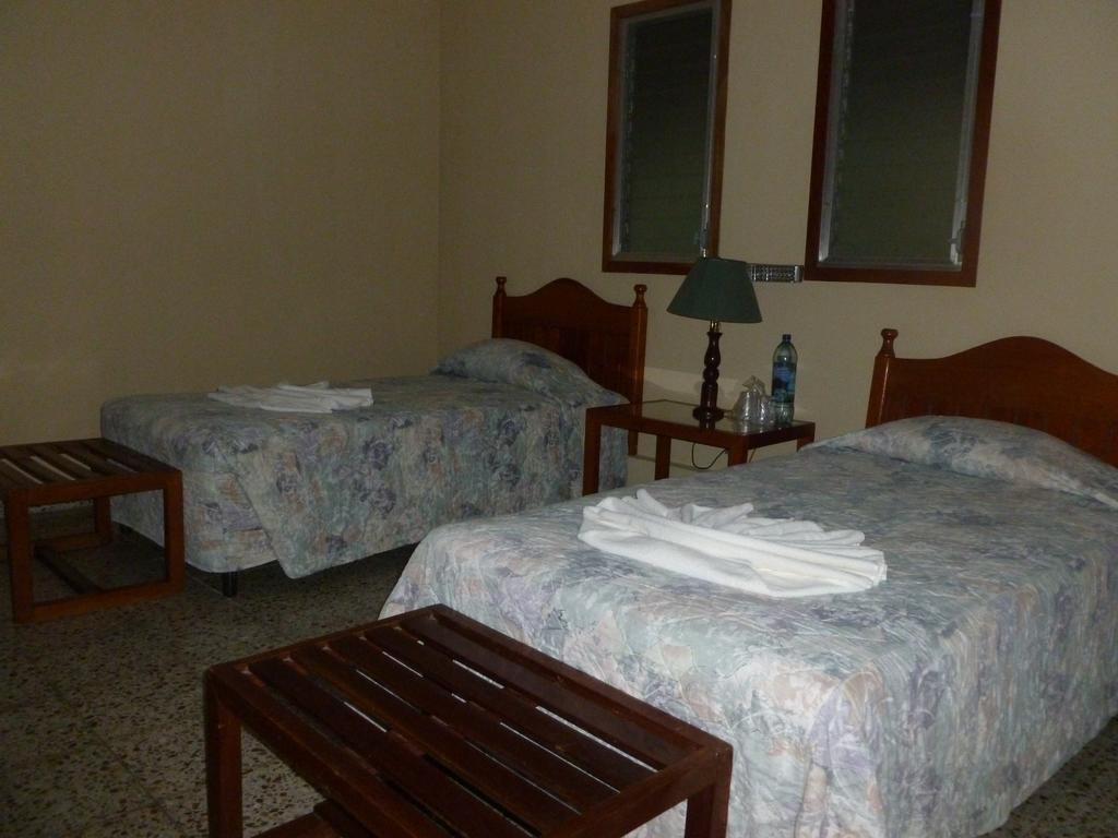 Hotel Jaguar Inn Tikal Buitenkant foto