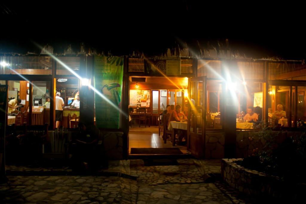 Hotel Jaguar Inn Tikal Buitenkant foto