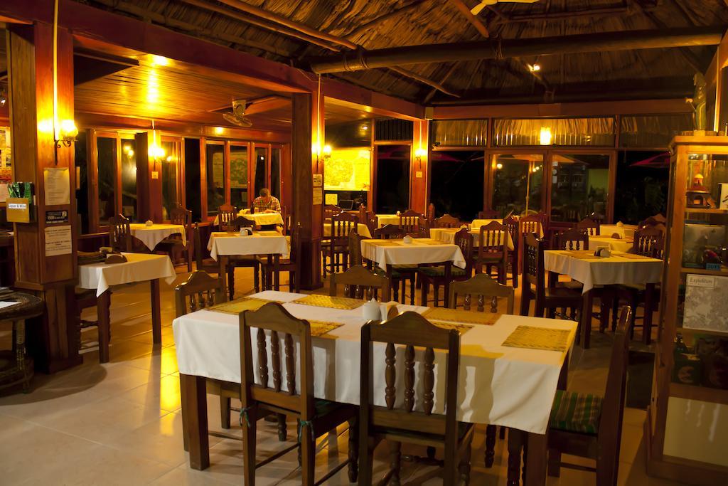 Hotel Jaguar Inn Tikal Buitenkant foto