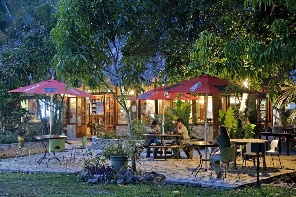 Hotel Jaguar Inn Tikal Buitenkant foto