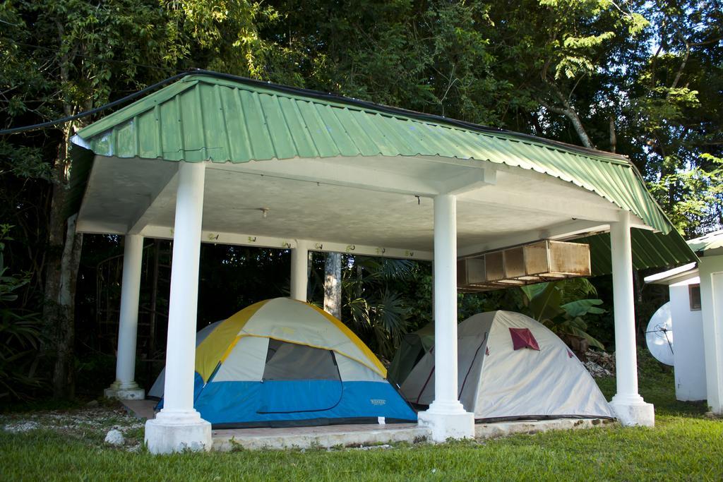 Hotel Jaguar Inn Tikal Buitenkant foto