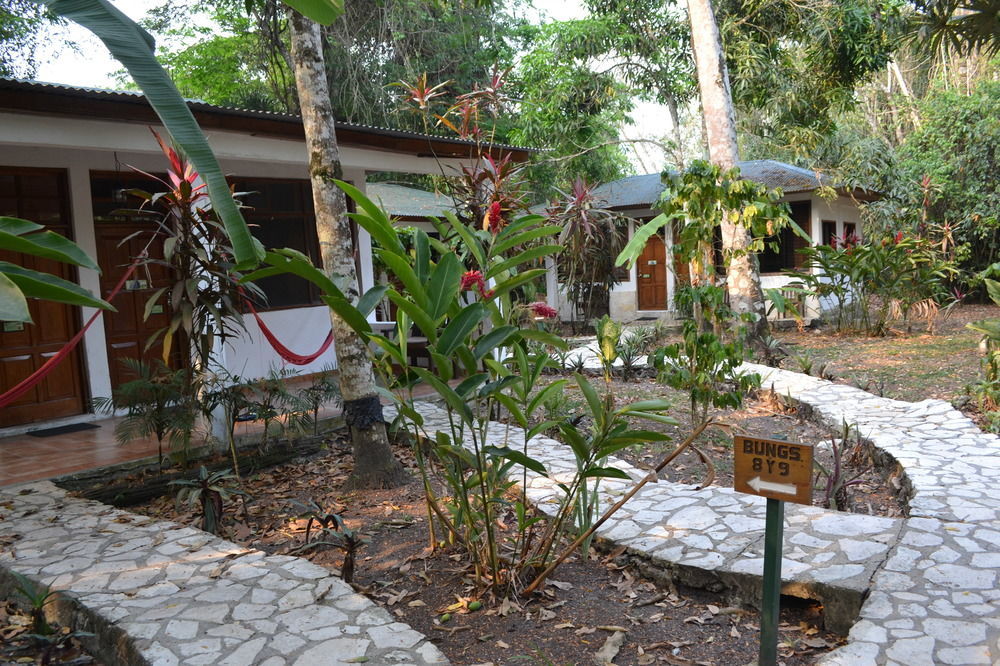 Hotel Jaguar Inn Tikal Buitenkant foto