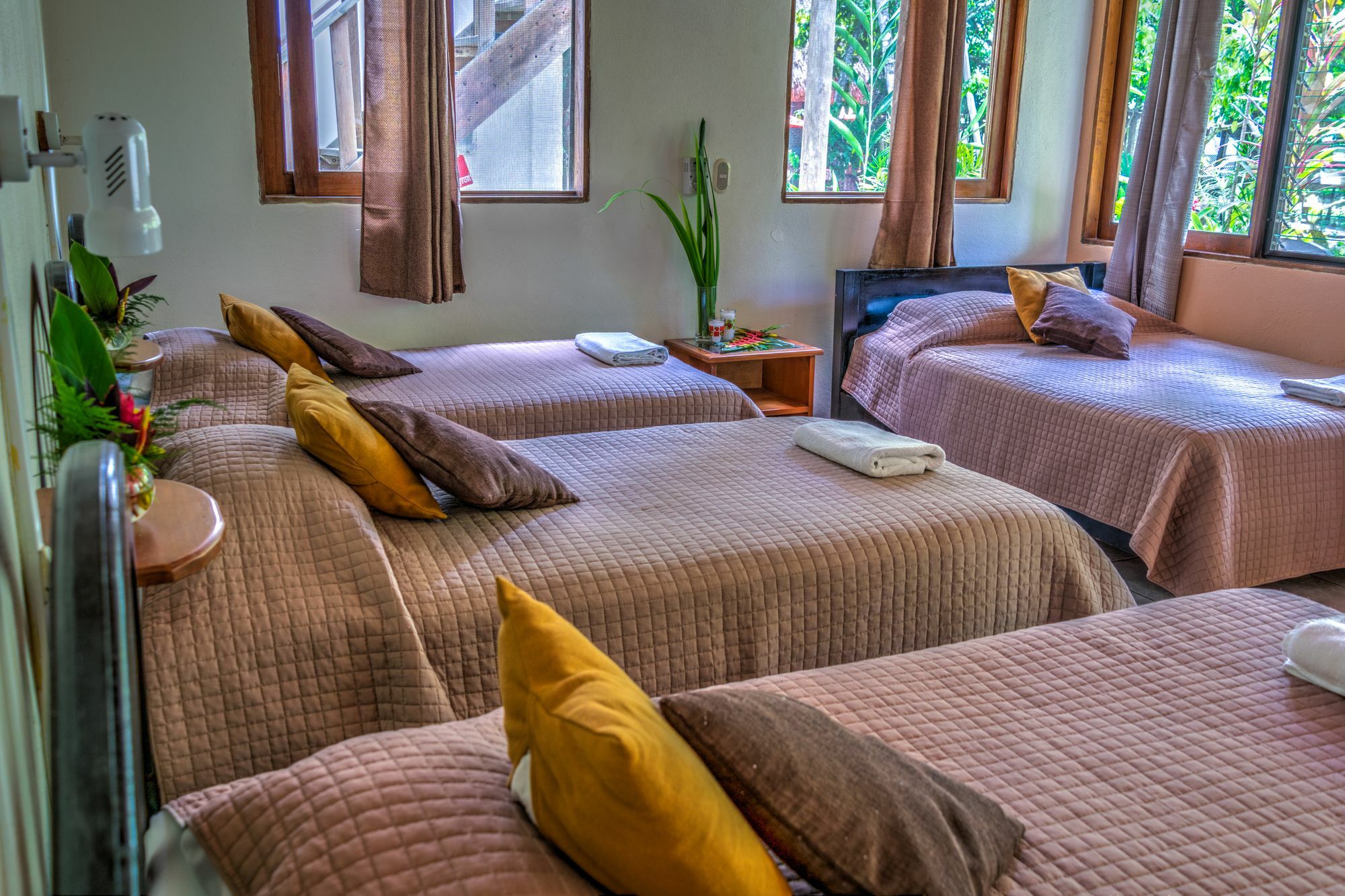 Hotel Jaguar Inn Tikal Buitenkant foto